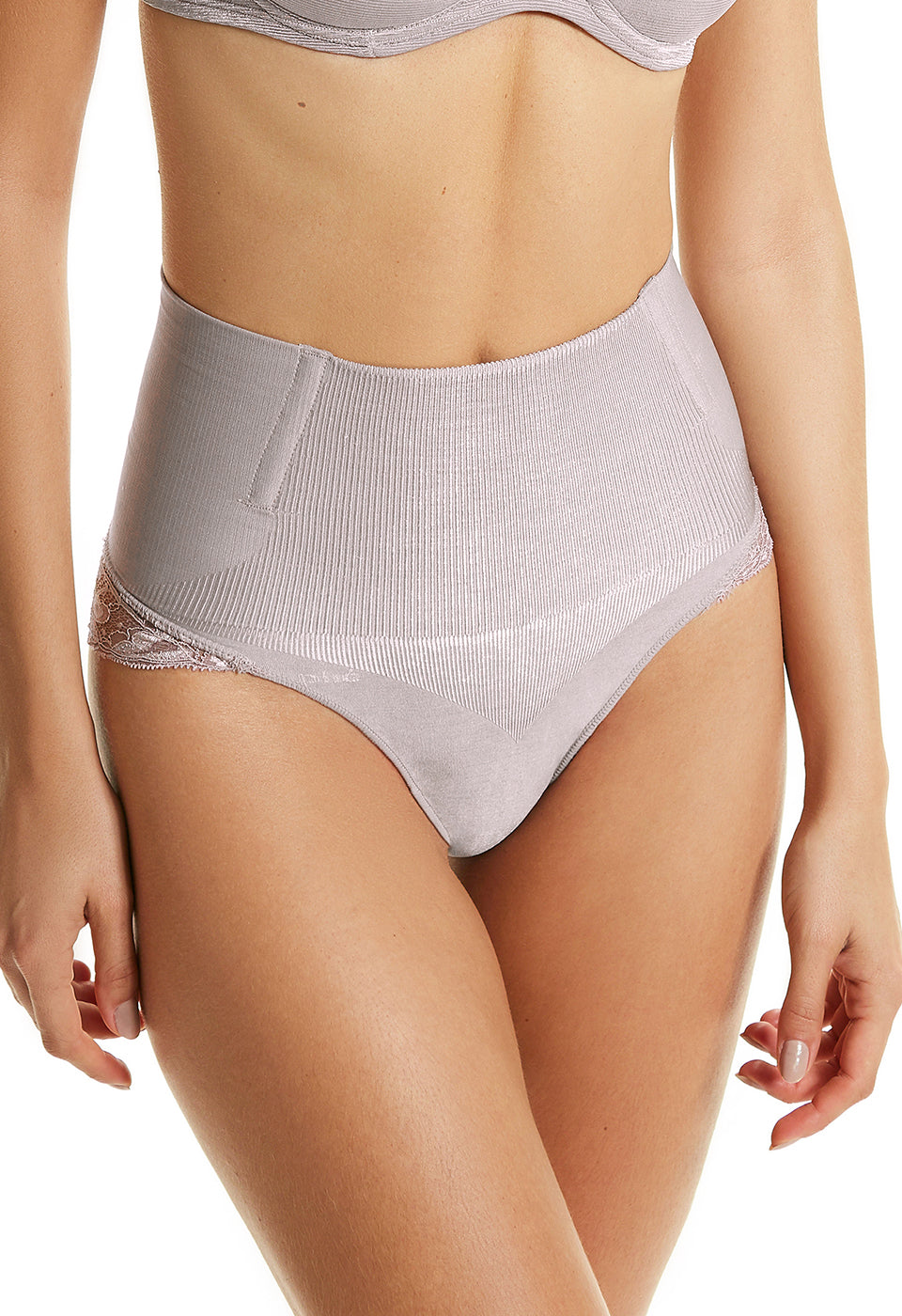 String Gainant Taille Haute avec Dentelle Lavande