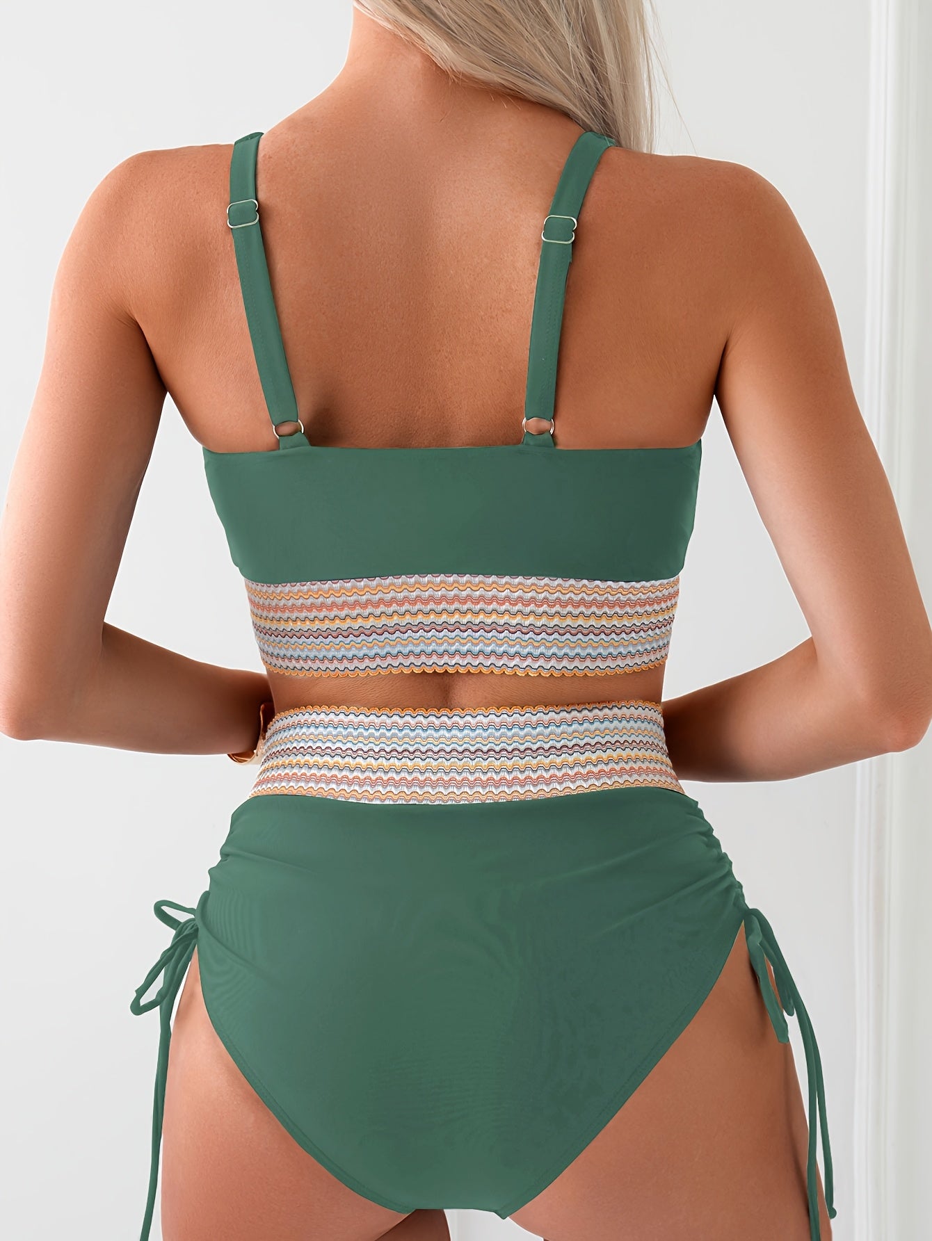 Bikini V-Neck String taille haute avec lien latéral