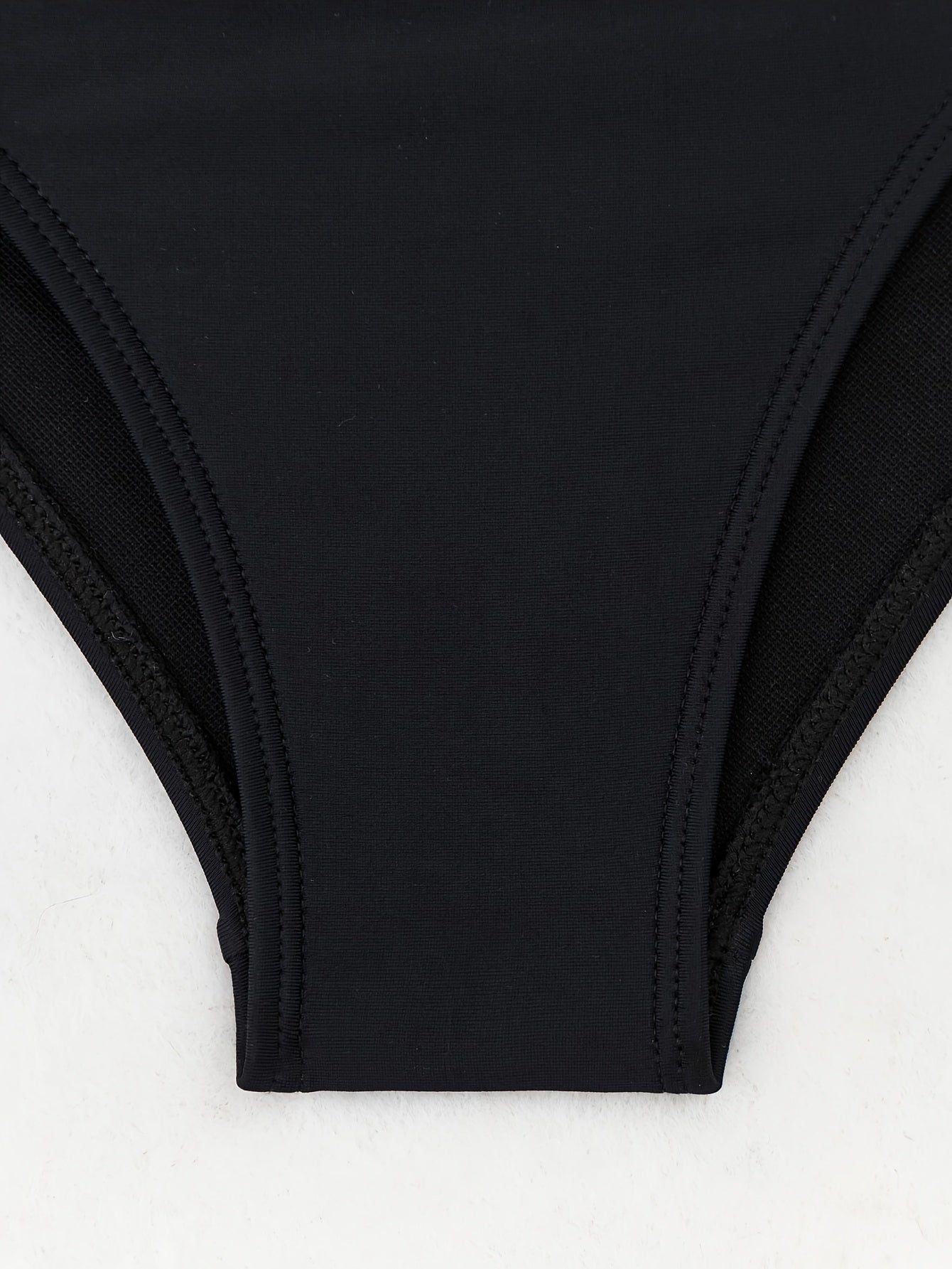 Bikini V-Neck String taille haute avec lien latéral